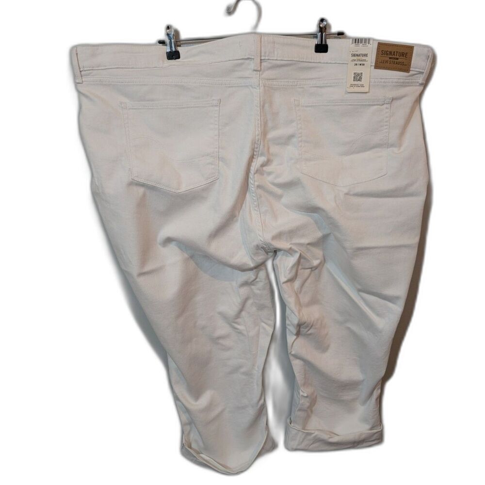 Women's Mid-Rise Capri -Signature Gold Levi Straus- White Size 28/W39 - Picture 2 of 7